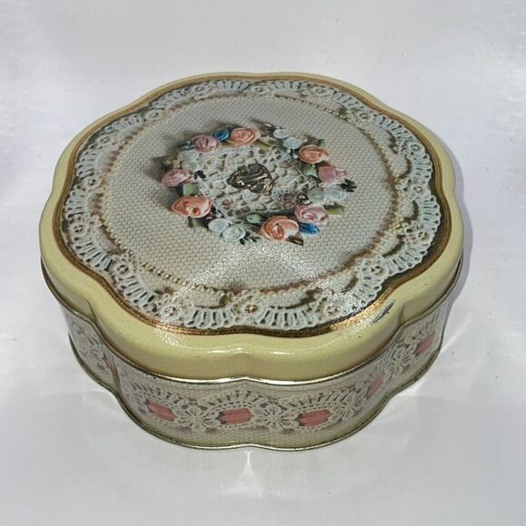 AVON Valentine’s Day Tin Powder Box Trinket Vintage 1981 Floral Lace Decor - Picture 2 of 8